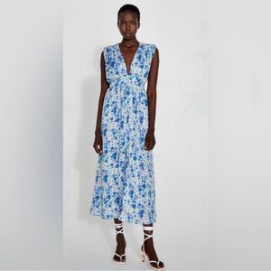 Zara Deep V-Neck Floral Maxi Dress Size Medium
Floral Blue‎ Sleeveless Dress